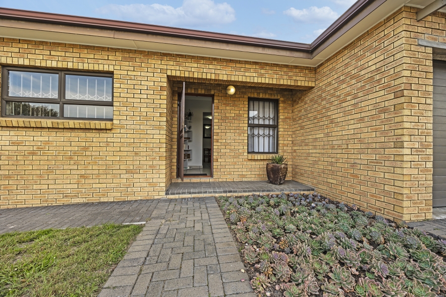 3 Bedroom Property for Sale in Jakarandas Western Cape